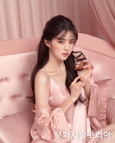 '한소희' 모델컷.. 럭셔리 팔레트 필로우 토크