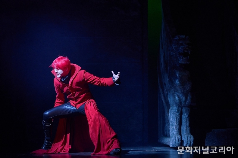 21드라큘라, 공연사진_신선한 피(Fresh Blood)_김준수 (제공.오디컴퍼니(주))