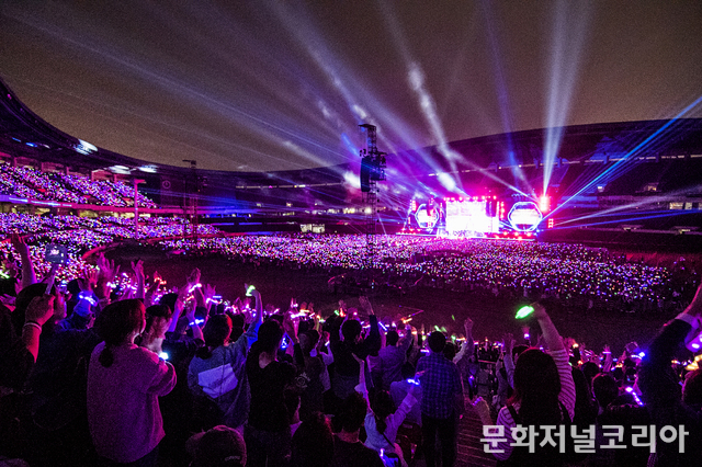 잠실종합운동장 주경기장에서 열린 콜드플레이 콘서트. (사진 = 한국대중음악공연산업협회 제공)