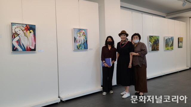 도봉구민회관에서 문화원 회원전이 열리고 있다.(사진=정원석 기자)