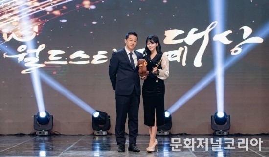 가수 문송희, 2021 월드스타연예대상 OST부분 인기상 수상 (사진출처 : 문송희 인스타그램)