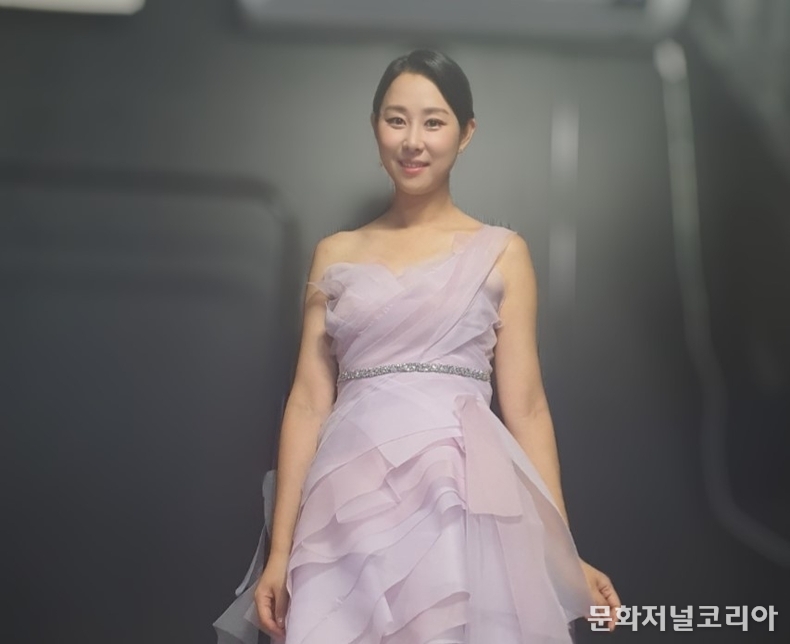 뮤지컬배우 겸 가수 '금윤아'