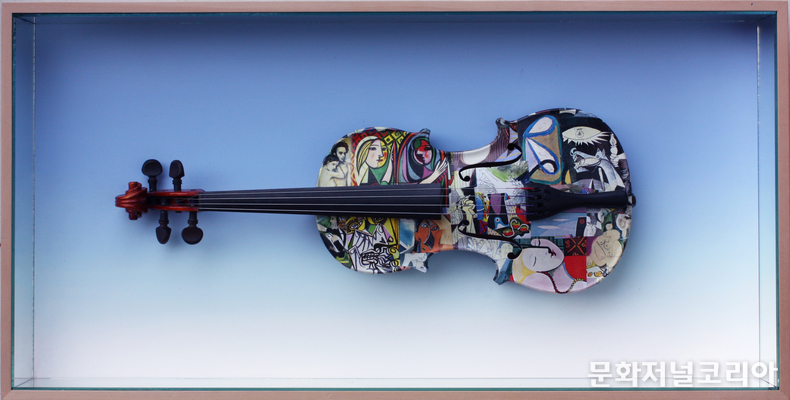 한만영, Reproduction of time-Picasso.V, 82x42x8cm, Acrylic in Box & Object on Collage