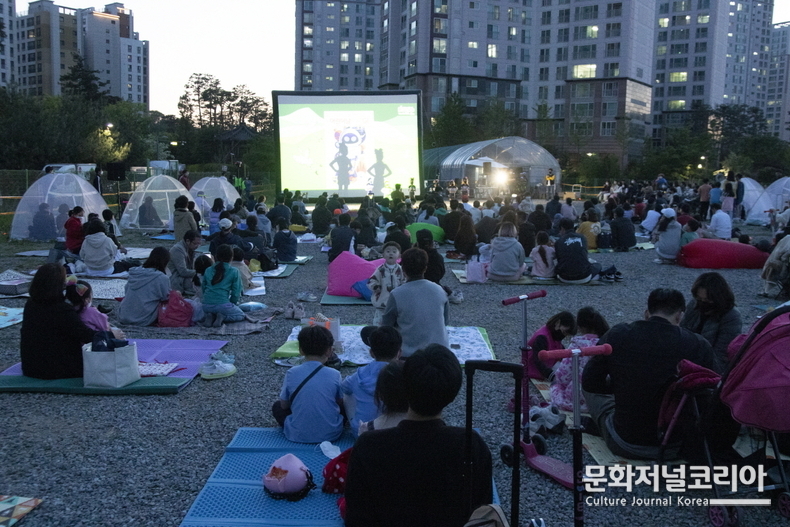  ▲ 어린이날 100주년을 맞아 ‘어린이날 도시텃밭 야외상영회’가 김포한강 경기도민텃밭에서 열렸다. ⓒ 김한솔 기자