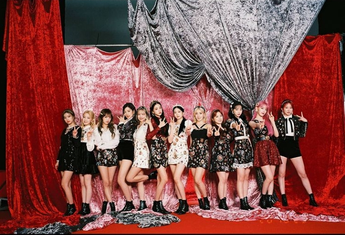  (사진 = 아이즈원 공식 인스타그램 캡처)