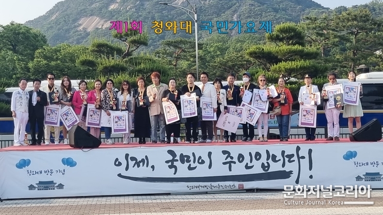 입상 후 단체기념촬영 