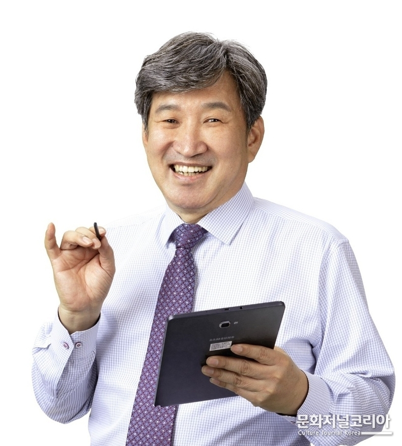 윤영용 제1회 청와대국민가요제 이사장