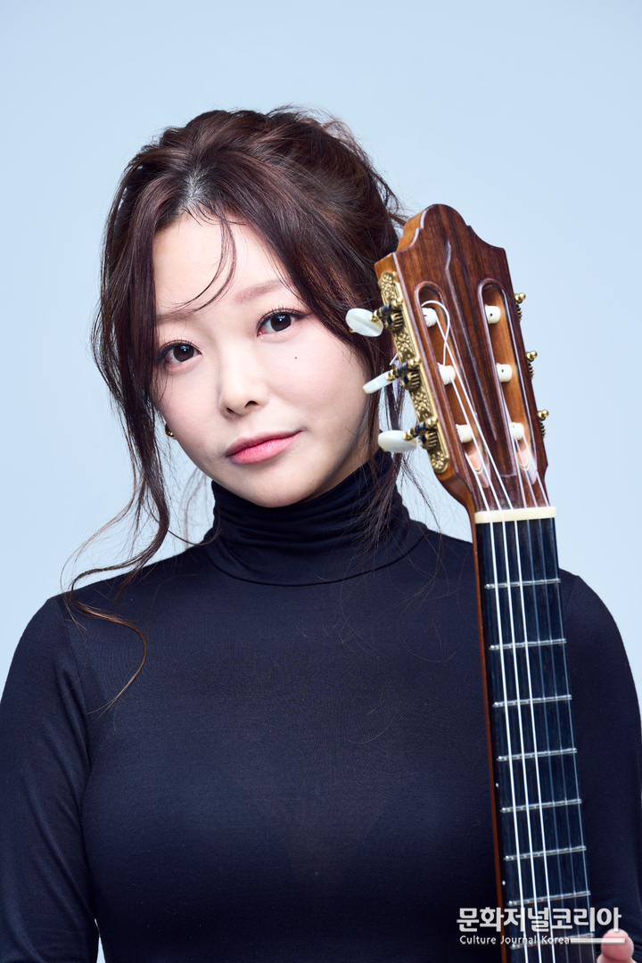 클래식 기타리스트 박규희. (사진 = 뮤직앤아트컴퍼니/Ho Chang 제공)