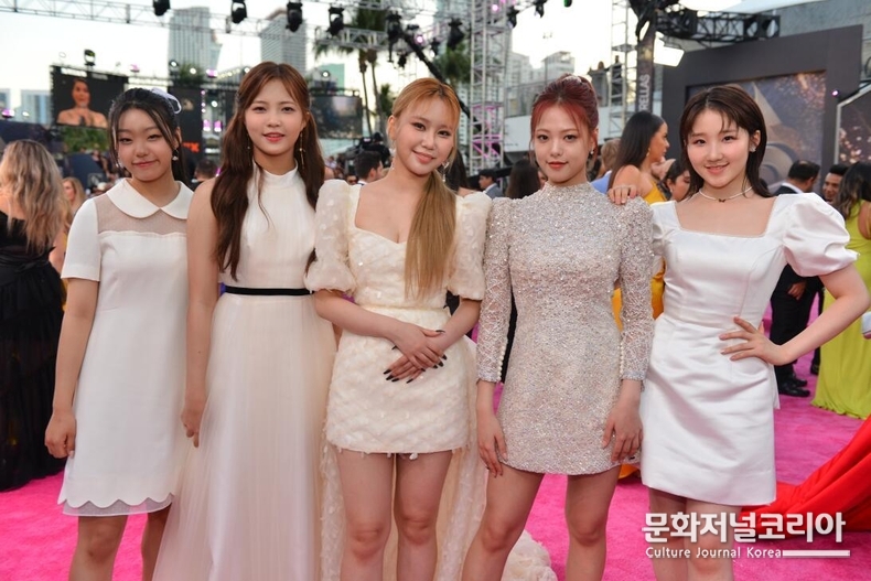 라필루스_뉴에스트로_어워즈_참석_이미지