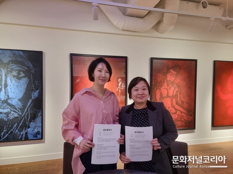 사진 : 좌_ 김륜희 대표이사, 우_ 이예은 이사장 ㅣ 사진제공 : 아트불 청담