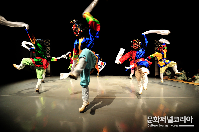 제2과장 팔목중춤(대표)