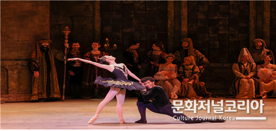 워싱턴발레단 수석 무용수 이은원과 Gian Carlo Prez Alvarez.