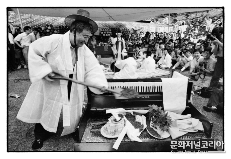 최재영 백남준 굿 퍼포먼스 2