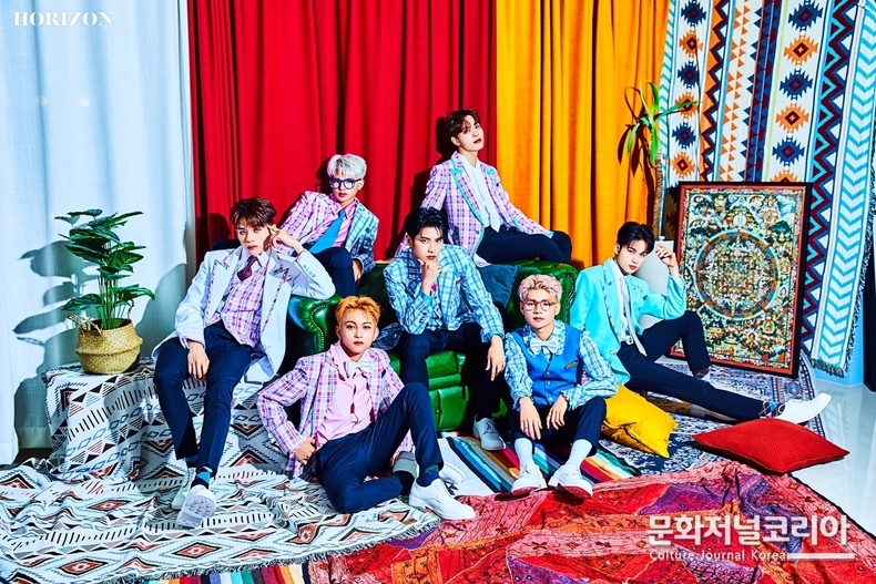‘24일 데뷔’ 호라이즌, 비비드 컬러+하이틴 스쿨룩도 찰떡 소화한 7人 7色 비주얼