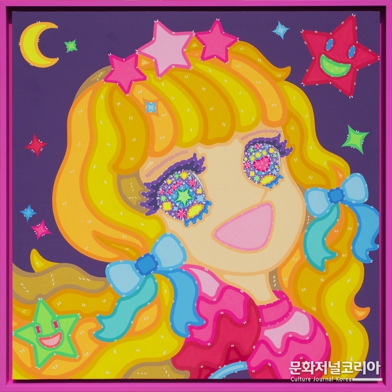 이사라 작, Wonderland, 2023, Acrylic on wood, Sweet pink frame, 64 x 64cm(이미지 제공_본화랑)