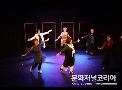 연극 <엄마에게 하지 못한 말> 