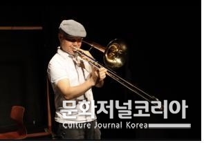 연극 <엄마에게 하지 못한 말> 