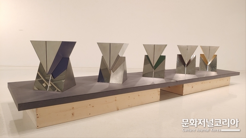 Symmetry-Stool_yellow, aluminium, stainless steel, 450×300×300mm, 2023