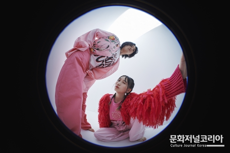 '요아소비'_프로필_이미지 사진제공 = 리벳(LIVET)