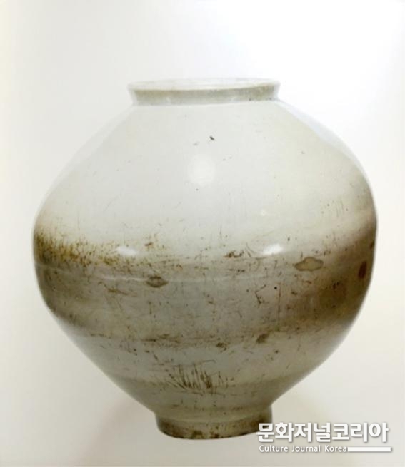 고영훈, 号否豆(夢中壺)235 Acrylic on plaster and canvas 112x 95cm 2023ⓒ CHUNGDAM BEAUXARTS GALLERY<br>
청담 보자르 갤러리