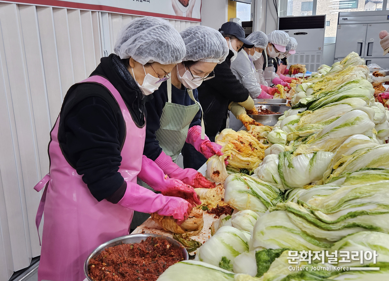 분당횃불교회(이재희담임목사), 지구촌선교회 '2023 사랑의 김장나눔' 진행