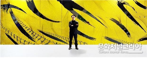 ▲고완석, LOOK23-301, Stainless steel, 236×798cm, 2023
