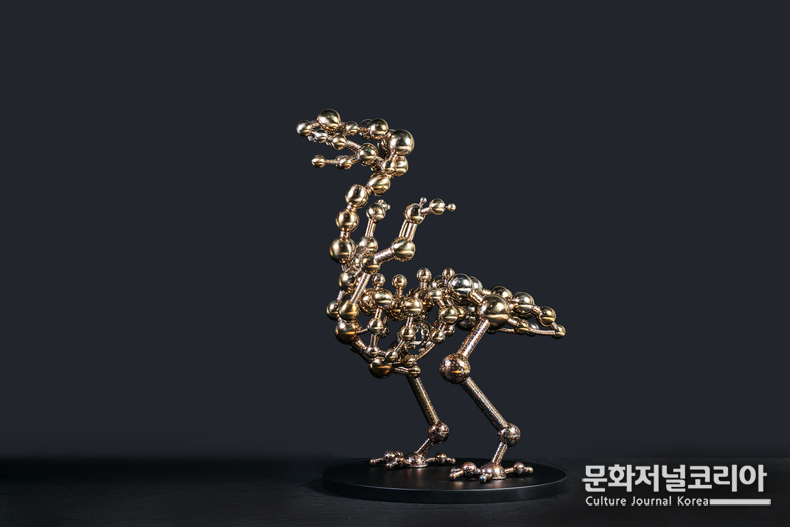 조용익, survival of the fittest - Dodo bird, 75x60x90(h)cm, stainless steel, 2023