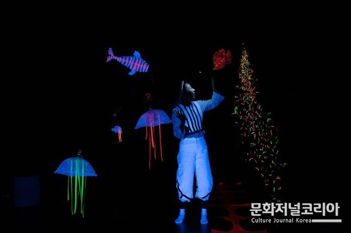 고래바위에서 기다려 (사진=아시테지 코리아 제공)