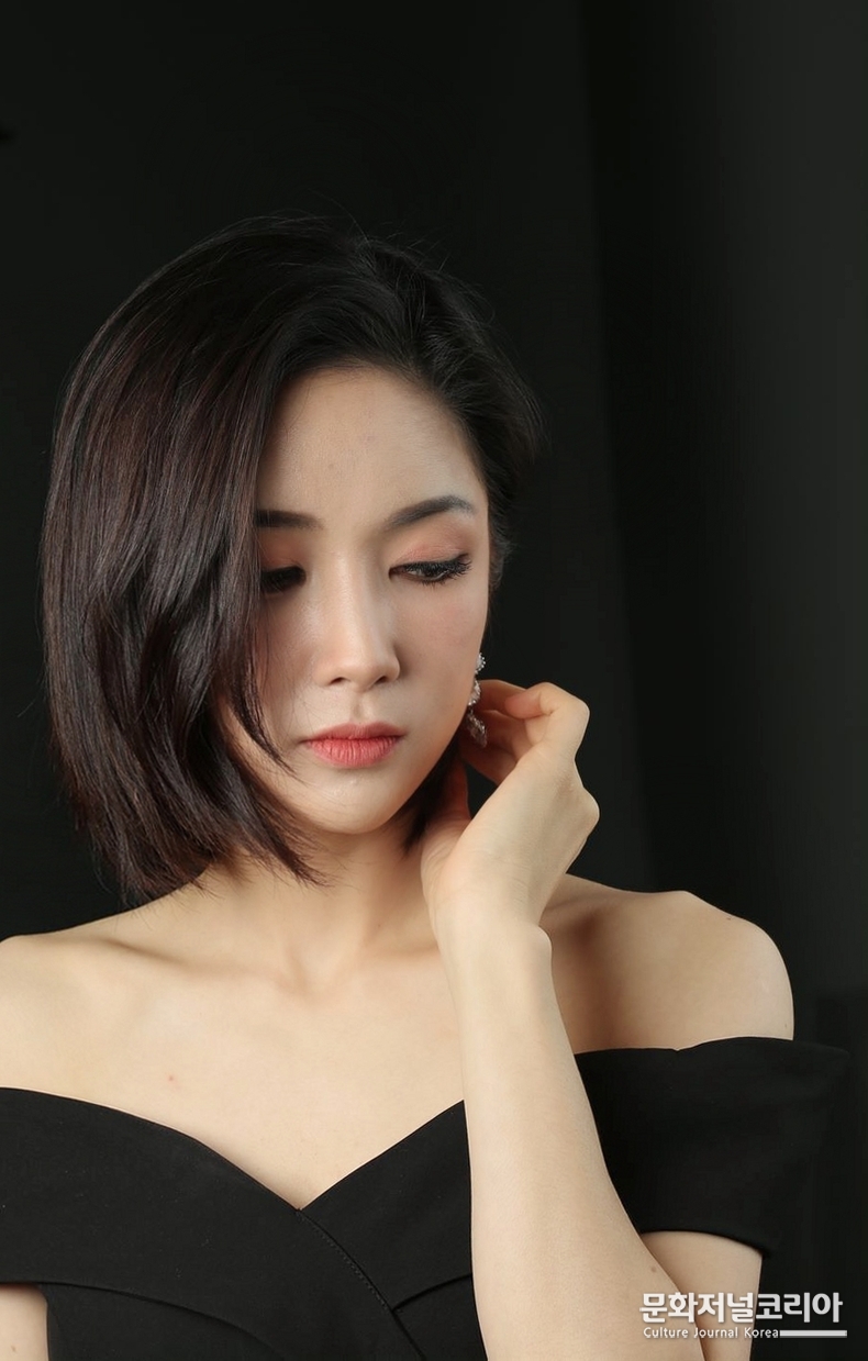 ▲소프라노 송난영은 대한민국 창조문화예술대상 성악 부분 신인상 수상, KBS 불후의 명곡 출연 등 다양한 분야에서 활동 중인 최정상의 대한민국 성악가이다.