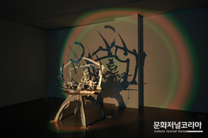 김성수, Running Mates, 106 × 123 × 189cm, 알루미늄, 스테인레스 스틸, 구리, 2022