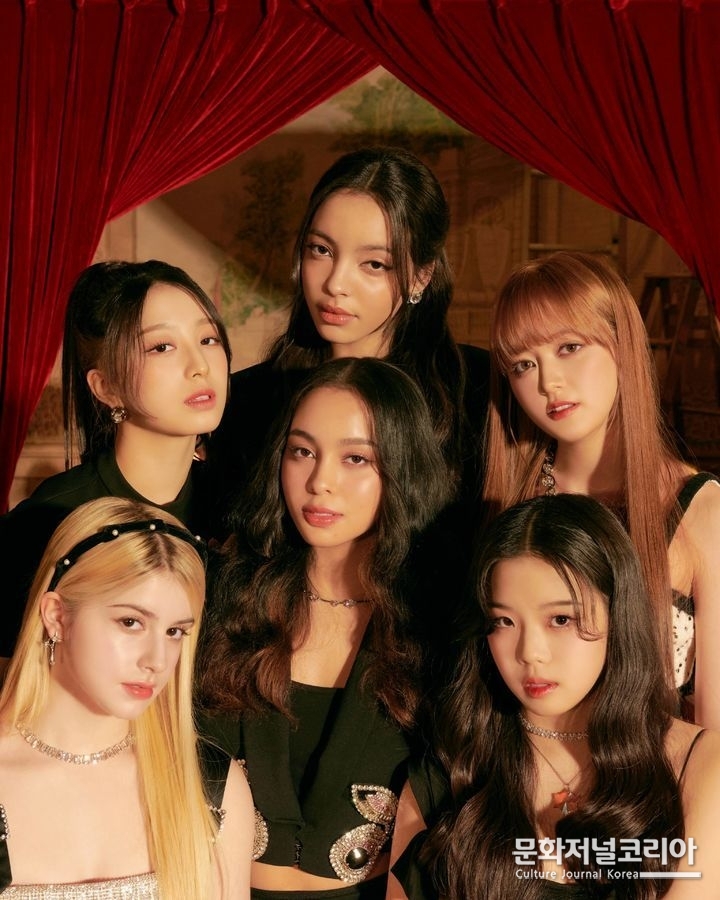 비춰. (사진 = JYP엔터테인먼트 제공)
