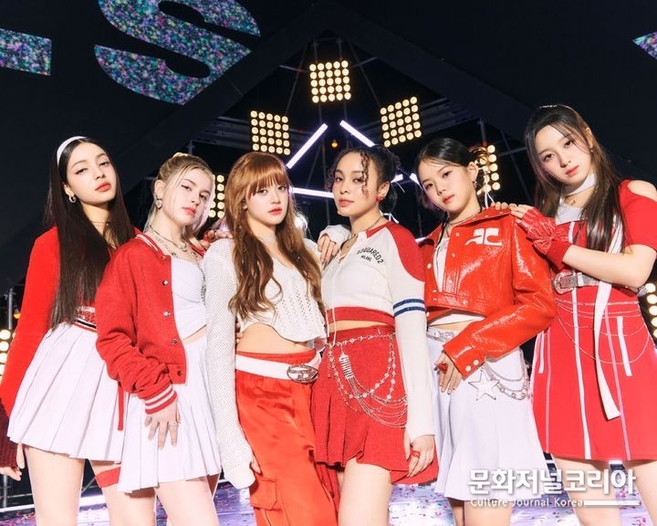 비춰. (사진 = JYP엔터테인먼트 제공)