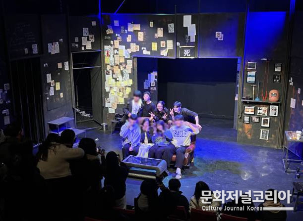 대학로 블랙코미디 연극 '죽여주는 이야기'. (사진=스튜디오틈 제공)
