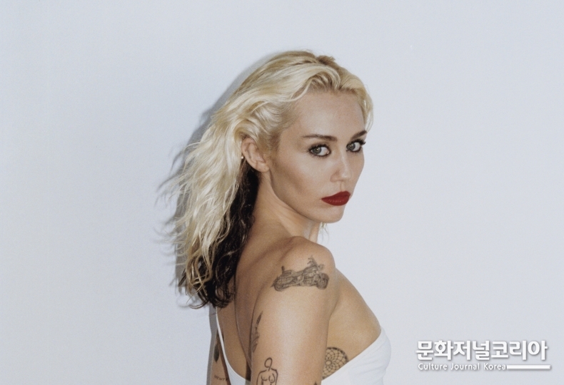 마일리_사이러스_이미지 사진제공 = 소니뮤직엔터테인먼트코리아
