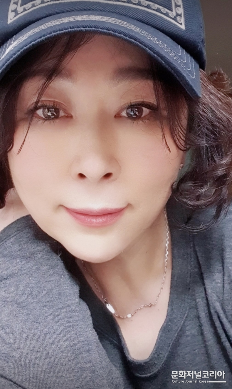  조유리 작가
