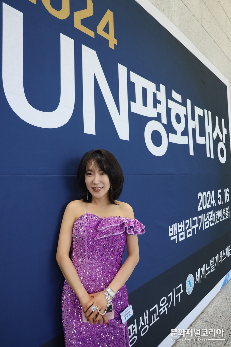 서울오페라단 단장 윤예원 (팝페라가수 씨클라인),UN평화대상 수상-제공 바람엔터테인먼트 (1)