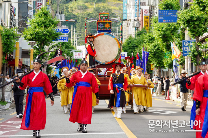 지난해 개최된 이순신 장군 승전행차 가장행렬 모습.(사진=거제시 제공)