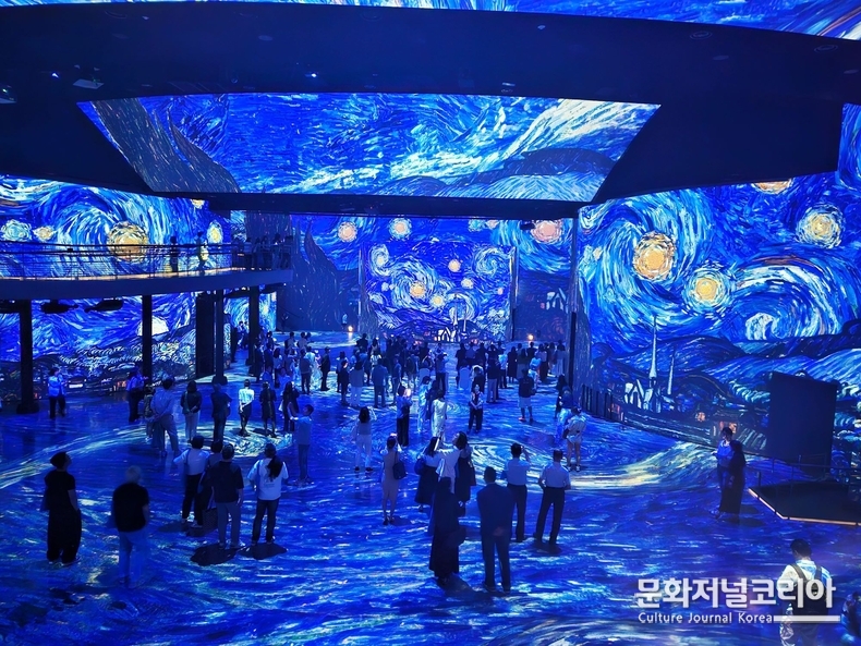빛의 시어터 ’베르메르부터 반 고흐까지, 네덜란드 거장들’ 전시 ©TMONET - Théâtres des Lumières