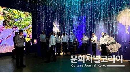 ▲ <드가 : 우아한 탐구> 섹션 : 중국 기업인들의 방문