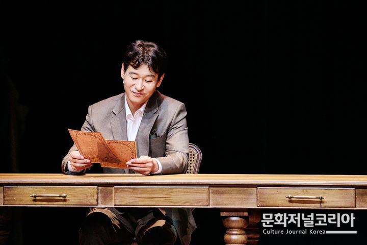 연극 '러브레터' 배우 박혁권 공연실황. (사진=수원문화재단 제공)