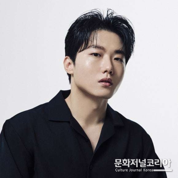 탑현_프로필._사진=레이벡스_(