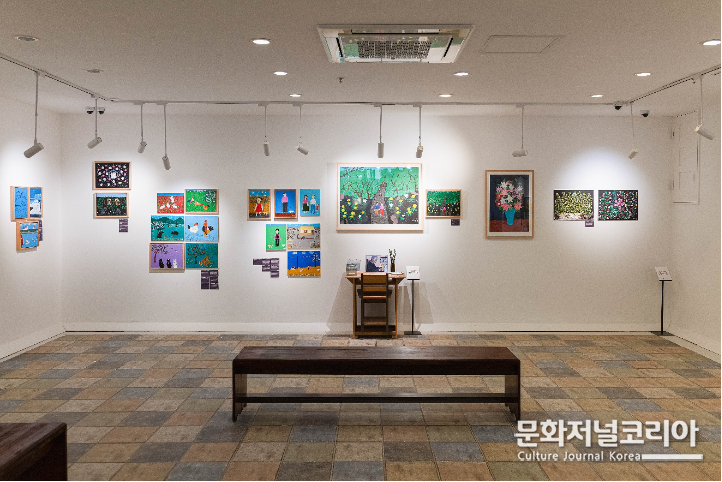 옹달샘미술관에 작가의 유작, 총 70여 점의 작품이 전시중이다. 