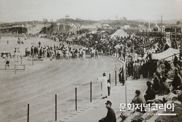 일제강점기 경성운동장 /출처: 중구청