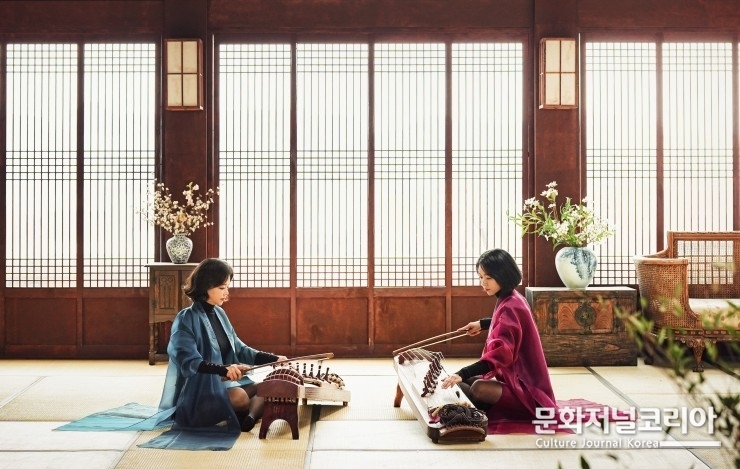 김보은과 조누리로 구성된 여성 아쟁 이중주 ‘뮤이스트_사진