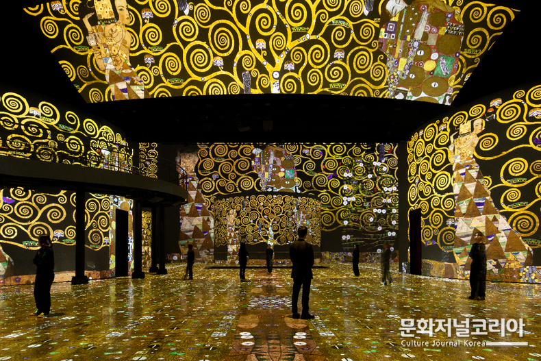 빛의 시어터 전경_ ©TMONET - Théâtres des Lumières