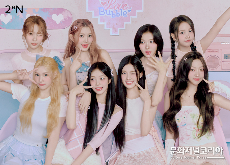 ▲사진: 투에이엔 X하츠투하츠. 윗줄 - 예온, 에이나, 지우, 카르멘 / 아랫줄 - 주은, 이안, 유하, 스텔라. 출처: 투에이엔