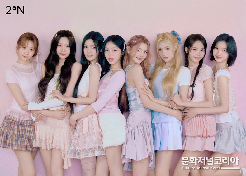 ▲ 사진: 투에이엔 X하츠투하츠. 예온,스텔라,유하,이안,에이나,주은,카르멘,지우. 출처: 투에이엔