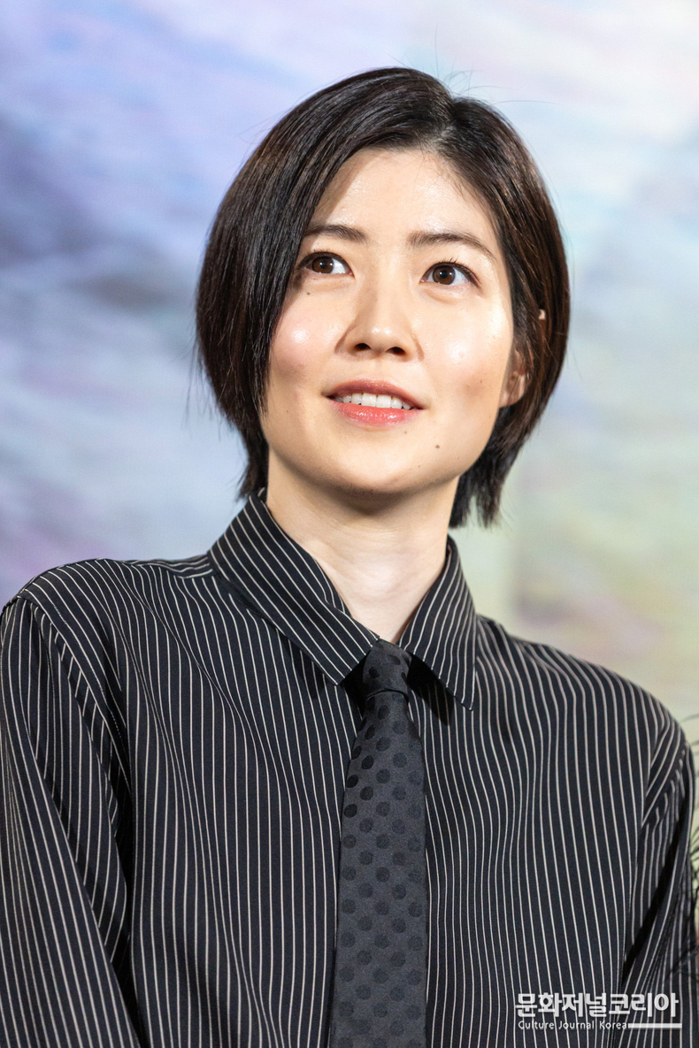 심은경_로카르 사진 출처 : 소속사 팡파레, 로카르노국제영화제 공식 영상 캡쳐, 비터스엔드(Bitters End, Inc)