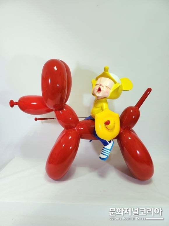 스마일_가문의_몽상가_레진에_유채_Resin,_oil_2022