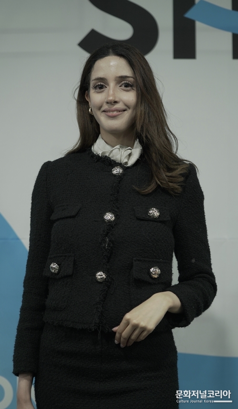 배우 겸 감독 에미라하프시(Emira Hafsi)